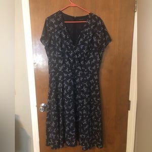 Ann Taylor Navy Floral Dress Size 14